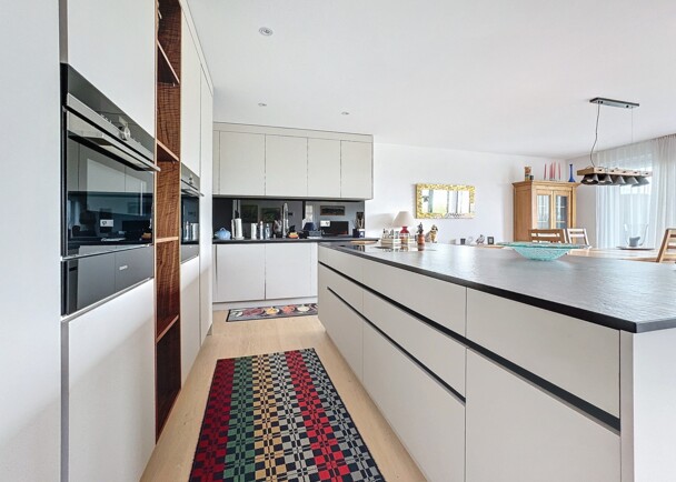 .Spacious 4.5 Room Property with Expansive Views and Ample Outdoor Space